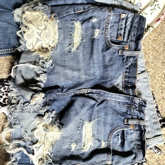 Jeans and shorts - Picture 3 of 4